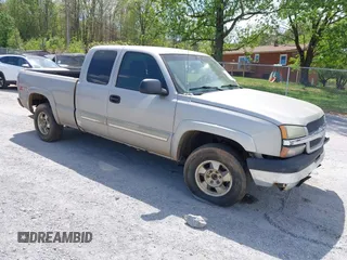 2005 Chevrolet Silverado 1500 Z71 with VIN 1GCEK19Z15Z192815, listed as a IAAI auction lot 42071205 with 352,883 mi miles. Bid and sale history available at carsss.com. Image 1.