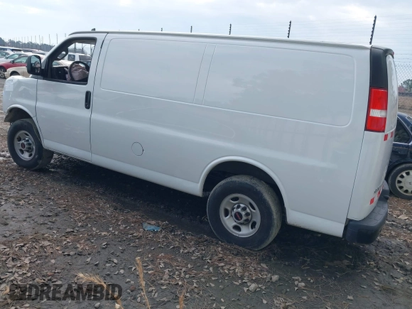 2022 GMC Savana Cargo Van with VIN 1GTW7AFP4N1139243, listed as a IAAI auction lot 41519128 with 37,776 mi miles. Bid and sale history available at carsss.com. Image 3.