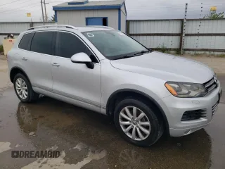 2012 Volkswagen Touareg Sport с VIN WVGFF9BP6CD001833, выставлен на аукционе Copart как лот 54188355 с пробегом 126 272 миль миль и Чистый • Clean title. История ставок и продаж доступна на DreamBid. Изображение 4.