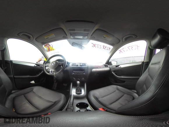 2013 Volkswagen Jetta SE z VIN 3VWDX7AJ5DM258429, wystawiony jako IAAI lot #42372776 z przebiegiem 211 579 mil mil oraz . Historia ofert i sprzedaży dostępna na DreamBid. Obrazek 18.