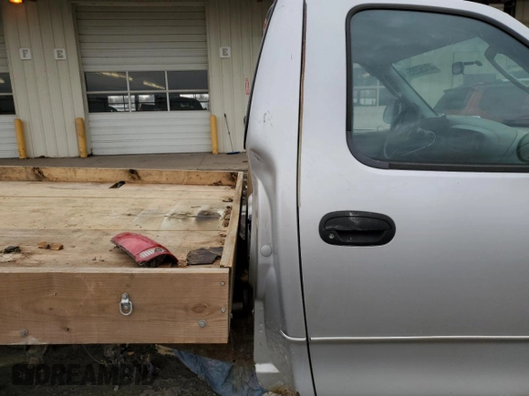 2004 Ford F-150 XL z VIN 2FTRF18274CA75519, wystawiony jako Copart lot #47450395 z przebiegiem 129 099 mil mil oraz Szkoda całkowita • Salvage title. Historia ofert i sprzedaży dostępna na DreamBid. Obrazek 10.