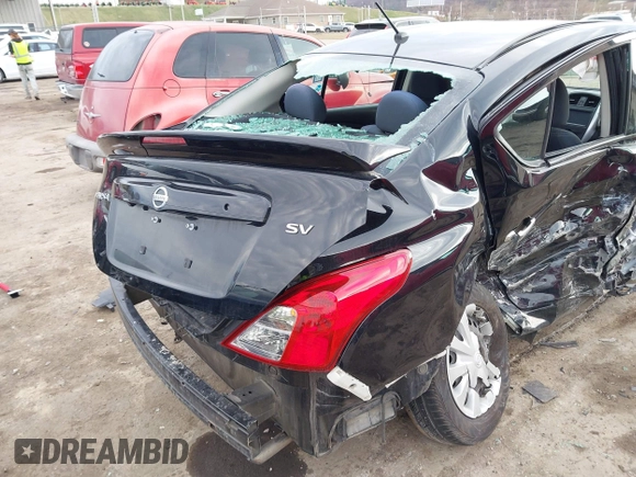 2019 Nissan Versa SV z VIN 3N1CN7AP2KL846643, wystawiony jako IAAI lot #41893371 z przebiegiem 67 054 mil mil oraz . Historia ofert i sprzedaży dostępna na DreamBid. Obrazek 19.