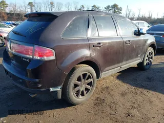 2008 Lincoln MKX with VIN 2LMDU68C98BJ10806, listed as a IAAI auction lot 41641531 with 999,999 mi miles. Bid and sale history available at carsss.com. Image 4.
