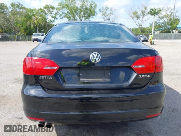 2013 Volkswagen Jetta SE z VIN 3VWDP7AJ6DM406961, wystawiony jako IAAI lot #42107384 z przebiegiem 132 547 mil mil oraz . Historia ofert i sprzedaży dostępna na DreamBid. Obrazek 17.