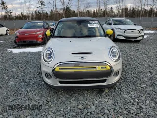 2020 MINI Hardtop Cooper SE with VIN WMWXP3C08L2M32462, listed as a Copart auction lot 88352115 with 19,390 mi miles and Clean Title. Bid and sale history available at DreamBid. Image 5.