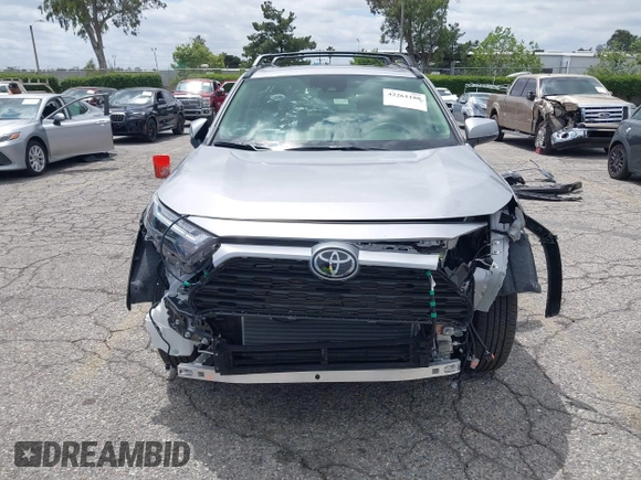 2025 Toyota RAV4 Hybrid XLE Premium z VIN JTMB6RFV5SD157761, wystawiony jako IAAI lot #42261188 z przebiegiem 3 586 mil mil oraz . Historia ofert i sprzedaży dostępna na DreamBid. Obrazek 13.