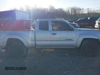 2006 Toyota Tacoma with VIN 5TEUU42N76Z213509, listed as a IAAI auction lot 41520977 with 186,804 mi miles. Bid and sale history available at carsss.com. Image 13.