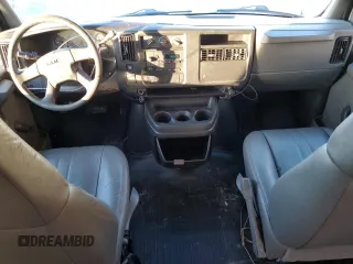 2007 GMC Savana Cargo Van Y3H Paratransit with VIN 1GTHG39U071146151, listed as a Copart auction lot 82230084 with 186,635 mi miles and Salvage Title. Bid and sale history available at carsss.com. Image 8.