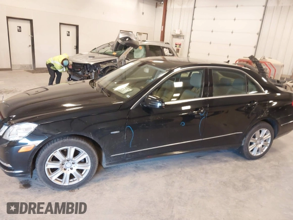 2012 Mercedes-Benz E 350 Luxury z VIN WDDHF8JB5CA563419, wystawiony jako IAAI lot #42184077 z przebiegiem 136 795 mil mil oraz . Historia ofert i sprzedaży dostępna na DreamBid. Obrazek 6.