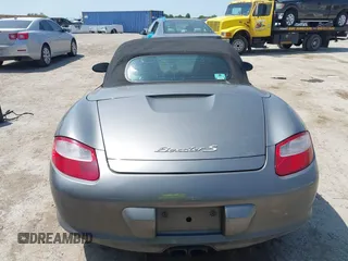 2007 Porsche Boxster S z VIN WP0CB29887U731046, wystawiony jako IAAI lot #42191204 z przebiegiem 153 037 mil mil oraz . Historia ofert i sprzedaży dostępna na DreamBid. Obrazek 16.