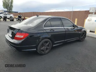 2012 Mercedes-Benz C 350 Sport z VIN WDDGF5HB1CF813547, wystawiony jako Copart lot #59611465 z przebiegiem 235 675 mil mil oraz Czysty tytuł • Clean title. Historia ofert i sprzedaży dostępna na DreamBid. Obrazek 3.