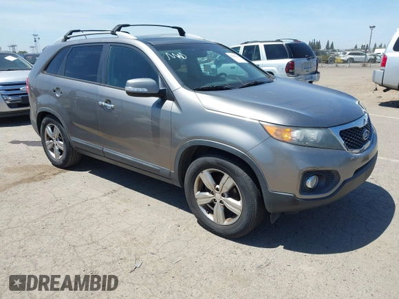 2013 Kia Sorento EX with VIN 5XYKU4A25DG411785, listed as a IAAI auction lot 42204291 with 203,501 mi miles and . Bid and sale history available at carsss.com. Image 1.