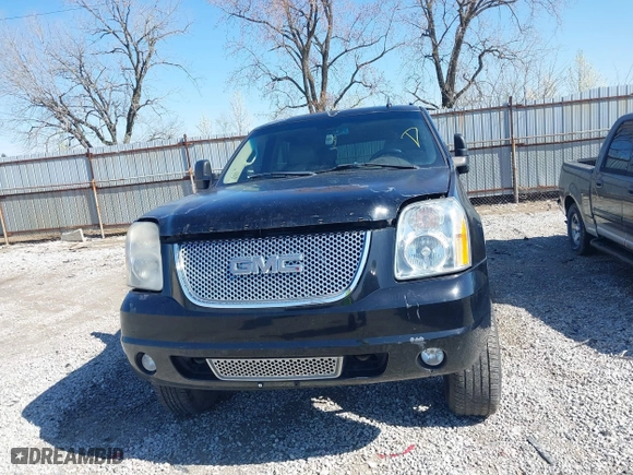 2008 GMC Yukon Denali with VIN 1GKFK63888J136525, listed as a IAAI auction lot 41975399 with 210,624 mi miles. Bid and sale history available at carsss.com. Image 12.