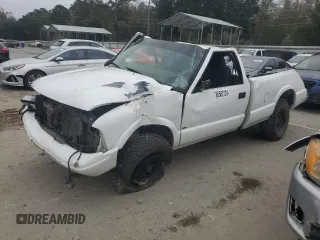 2002 GMC Sonoma SL with VIN 1GTCS145728219657, listed as a Copart auction lot 85582124 with Not Provided miles and Salvage Title. Bid and sale history available at carsss.com. Image 1.