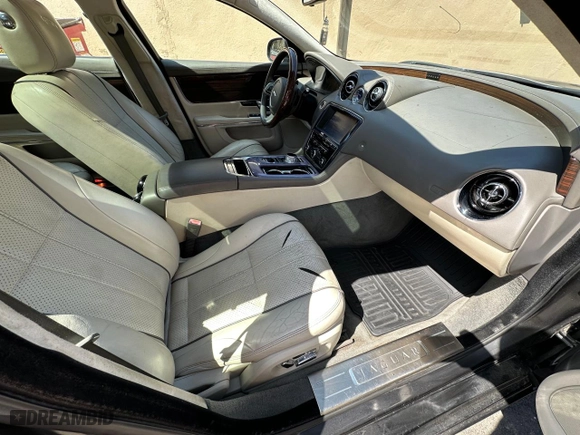 2011 Jaguar XJ with VIN SAJWA2GB8BLV15633, listed as a Copart auction lot 54578795 with 115,725 mi miles and Clean Title. Bid and sale history available at carsss.com. Image 5.