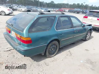1992 Honda Accord LX with VIN 1HGCB9856NA017075, listed as a IAAI auction lot 41530791 with 205,952 mi miles. Bid and sale history available at carsss.com. Image 4.