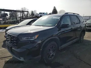 2024 Honda Pilot TrailSport with VIN 5FNYG1H63RB040262, listed as a Copart auction lot 45701645 with 24,872 mi miles and Salvage Title. Bid and sale history available at carsss.com. Image 1.