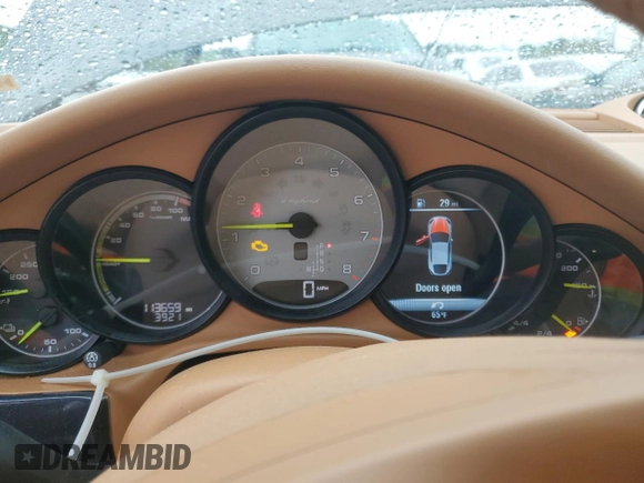 2016 Porsche Panamera S E-Hybrid z VIN WP0AD2A77GL040200, wystawiony jako Copart lot #56223035 z przebiegiem 113 659 mil mil oraz Szkody całkowita. Historia ofert i sprzedaży dostępna na DreamBid. Obrazek 9.