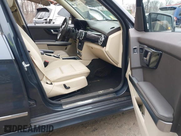 2015 Mercedes-Benz GLK with VIN WDCGG8JB7FG441353, listed as a IAAI auction lot 42186381 with 88,390 mi miles. Bid and sale history available at carsss.com. Image 5.