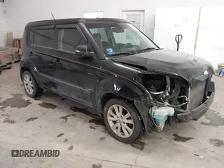 2013 Kia Soul + z VIN KNDJT2A62D7533040, wystawiony jako IAAI lot #41599580 z przebiegiem 146 409 mil mil oraz . Historia ofert i sprzedaży dostępna na DreamBid. Obrazek 1.