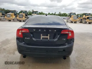 2013 Volvo S60 T5 Premier z VIN YV1612FS1D2207965, wystawiony jako Copart lot #53524305 z przebiegiem 142 117 mil mil oraz Tytuł czysty. Historia ofert i sprzedaży dostępna na DreamBid. Obrazek 6.