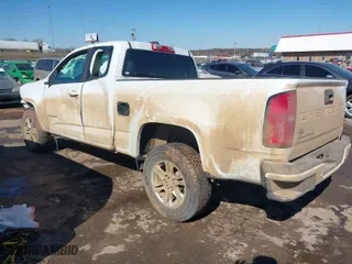 2021 Chevrolet Colorado 2WD LT with VIN 1GCHSCEA0M1280387, listed as a IAAI auction lot 41572295 with 63,710 mi miles. Bid and sale history available at carsss.com. Image 3.