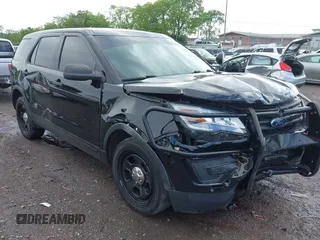 2016 Ford Police Interceptor Utility z VIN 1FM5K8AR8GGC35822, wystawiony jako IAAI lot #42091991 z przebiegiem 221 812 mil mil oraz . Historia ofert i sprzedaży dostępna na DreamBid. Obrazek 1.