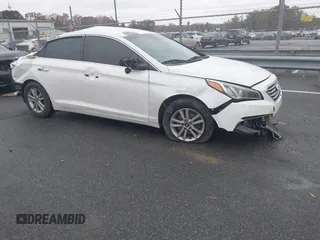 2015 Hyundai Sonata SE z VIN 5NPE24AF6FH203190, wystawiony jako IAAI lot #40906443 z przebiegiem 134 892 mil mil oraz . Historia ofert i sprzedaży dostępna na DreamBid. Obrazek 1.