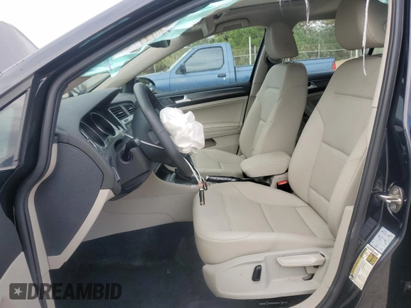 2021 Volkswagen Golf TSI z VIN 3VWG57AU2MM007509, wystawiony jako Copart lot #80248024 z przebiegiem 19 278 mil mil oraz Nie do naprawy • Non repairable. Historia ofert i sprzedaży dostępna na DreamBid. Obrazek 7.