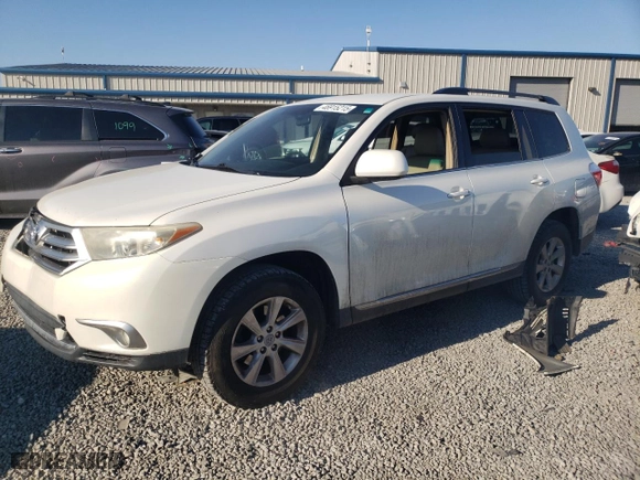 2011 Toyota Highlander with VIN 5TDZK3EHXBS029782, listed as a Copart auction lot 46915215 with 201,564 mi miles and Salvage Title. Bid and sale history available at carsss.com. Image 1.