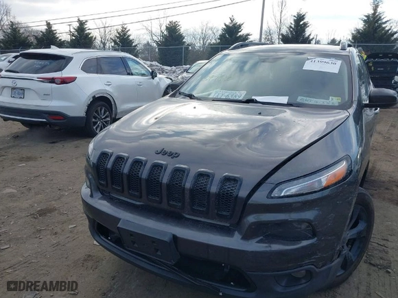 2018 Jeep Cherokee Latitude with VIN 1C4PJMCX9JD547578, listed as a IAAI auction lot 41399630 with 97,199 mi miles. Bid and sale history available at carsss.com. Image 12.