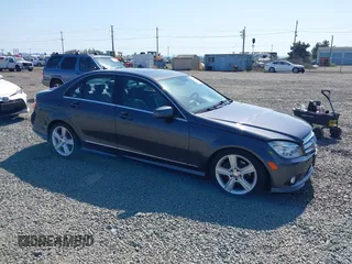 2010 Mercedes-Benz C 300 Sport z VIN WDDGF8BB4AR107842, wystawiony jako IAAI lot #42151497 z przebiegiem 74 813 mil mil oraz . Historia ofert i sprzedaży dostępna na DreamBid. Obrazek 1.