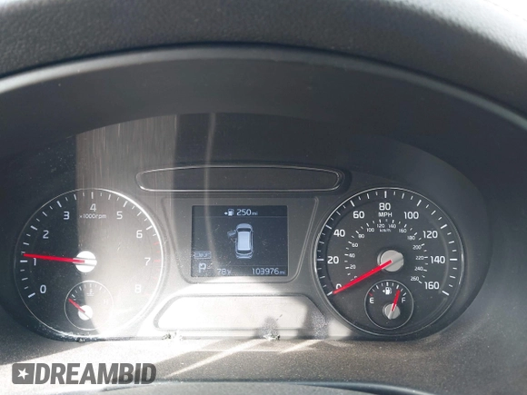 2020 Kia Sorento S z VIN 5XYPG4A57LG667674, wystawiony jako IAAI lot #41956371 z przebiegiem 103 976 mil mil oraz . Historia ofert i sprzedaży dostępna na DreamBid. Obrazek 7.