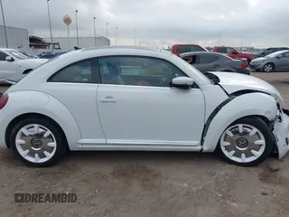 2019 Volkswagen Beetle S with VIN 3VWFD7AT2KM701622, listed as a IAAI auction lot 41520300 with 1 mi miles. Bid and sale history available at carsss.com. Image 14.