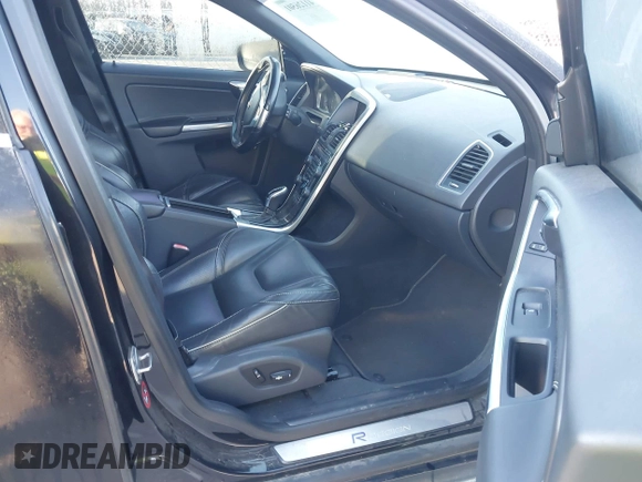 2014 Volvo XC60 R-Design Premier Plus z VIN YV4902DZ4E2537605, wystawiony jako IAAI lot #41126501 z przebiegiem 119 644 mil mil oraz . Historia ofert i sprzedaży dostępna na DreamBid. Obrazek 5.