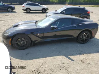 2015 Chevrolet Corvette 1LT z VIN 1G1YB2D71F5108082, wystawiony jako Copart lot #53733785 z przebiegiem 67 448 mil mil oraz Szkoda całkowita • Salvage title. Historia ofert i sprzedaży dostępna na DreamBid. Obrazek 1.