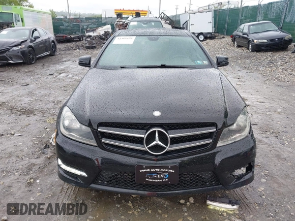2014 Mercedes-Benz C 250 z VIN WDDGJ4HB0EG289247, wystawiony jako IAAI lot #42365526 z przebiegiem 75 420 mil mil oraz . Historia ofert i sprzedaży dostępna na DreamBid. Obrazek 12.