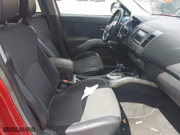2011 Mitsubishi Outlander SE with VIN JA4AS3AW8BU008159, listed as a IAAI auction lot 42059678 with 106,690 mi miles. Bid and sale history available at carsss.com. Image 5.