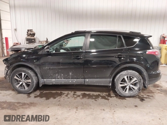 2018 Toyota RAV4 XLE with VIN 2T3RFREV3JW817989, listed as a IAAI auction lot 41636957 with 182,265 mi miles. Bid and sale history available at carsss.com. Image 15.