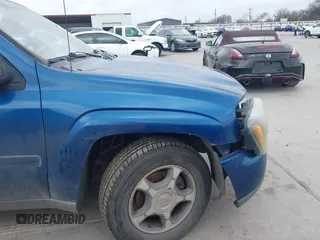 2006 Chevrolet TrailBlazer LS with VIN 1GNET16S166150014, listed as a IAAI auction lot 41699661 with 210,622 mi miles and . Bid and sale history available at DreamBid. Image 18.