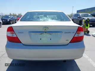 2003 Toyota Camry LE z VIN 4T1BF30K93U555189, wystawiony jako IAAI lot #42086826 z przebiegiem 120 840 mil mil oraz . Historia ofert i sprzedaży dostępna na DreamBid. Obrazek 16.