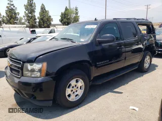 2014 Chevrolet Suburban LT with VIN 1GNSKJE74ER200677, listed as a Copart auction lot 62510114 with 249,578 mi miles and Salvage Title. Bid and sale history available at carsss.com. Image 1.