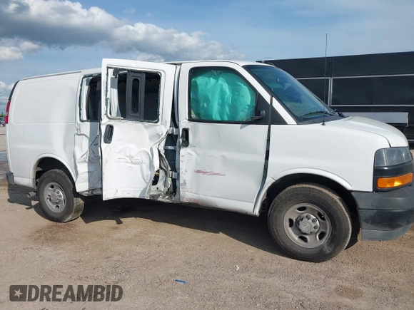 2019 Chevrolet Express Cargo z VIN 1GCWGAFP0K1312719, wystawiony jako IAAI lot #42209808 z przebiegiem 99 944 mil mil oraz . Historia ofert i sprzedaży dostępna na DreamBid. Obrazek 6.