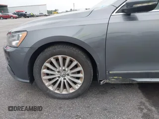 2016 Volkswagen Passat SE z VIN 1VWBT7A36GC007977, wystawiony jako IAAI lot #42433371 z przebiegiem 124 064 mil mil oraz . Historia ofert i sprzedaży dostępna na DreamBid. Obrazek 19.