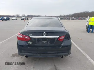 2018 Nissan Altima 2.5 SR with VIN 1N4AL3APXJC228943, listed as a IAAI auction lot 41629733 with 150,725 mi miles. Bid and sale history available at carsss.com. Image 17.