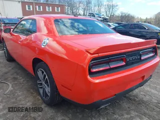 2019 Dodge Challenger SXT z VIN 2C3CDZGG8KH684646, wystawiony jako IAAI lot #41839611 z przebiegiem 113 962 mil mil oraz . Historia ofert i sprzedaży dostępna na DreamBid. Obrazek 3.