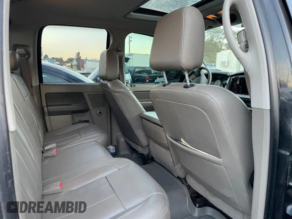 2008 Dodge 3500 Laramie z VIN 3D7MX38AX8G221632, wystawiony jako Copart lot #73439784 z przebiegiem 217 087 mil mil oraz Czysty tytuł • Clean title. Historia ofert i sprzedaży dostępna na DreamBid. Obrazek 6.