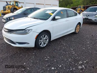 2015 Chrysler 200 Limited z VIN 1C3CCCAB9FN650810, wystawiony jako IAAI lot #42178449 z przebiegiem Nie podano mil oraz . Historia ofert i sprzedaży dostępna na DreamBid. Obrazek 2.