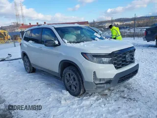 2024 Honda Passport TrailSport with VIN 5FNYF8H67RB002884, listed as a IAAI auction lot 41294166 with 16,145 mi miles and . Bid and sale history available at DreamBid. Image 1.