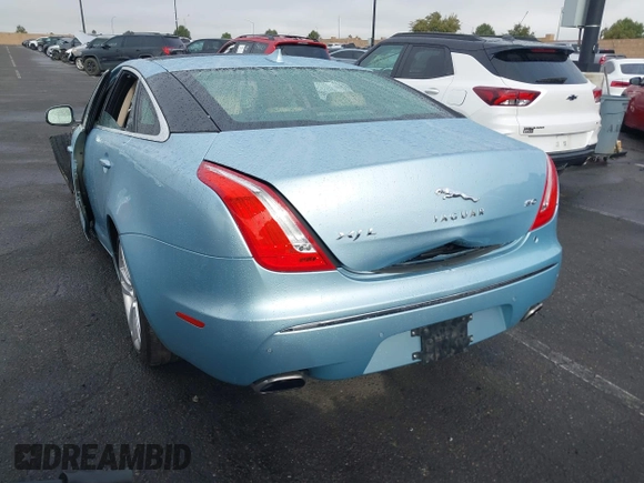 2013 Jaguar XJ with VIN SAJWA2GB2DLV40403, listed as a IAAI auction lot 41906194 with 1 mi miles. Bid and sale history available at carsss.com. Image 3.